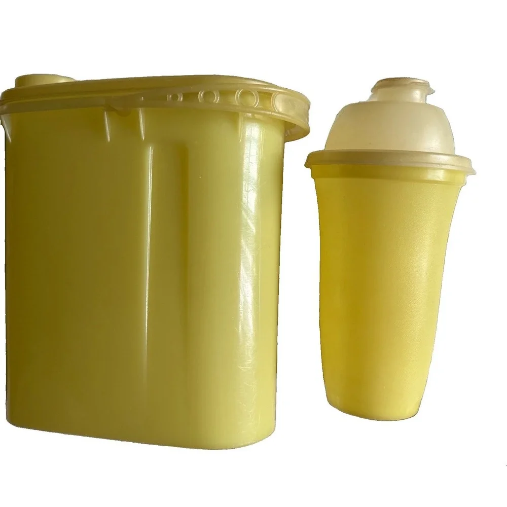 Tupperware Yellow 2 Qt Beverage Container & Quick Shake With Blender